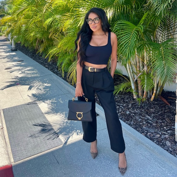 Meet your Posher, Grissel - Picture 1 of 2